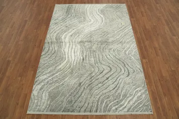 Contemporary Gray and White Rug with Flowing Wave Designs for Living Rooms 5x8