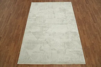 Versatile Beige and Gray Modern Area Rug with Subtle Geometric Design 5x8