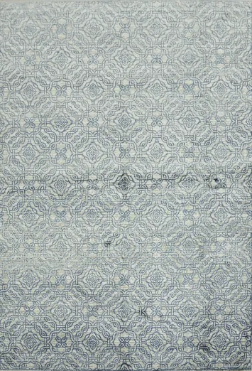 Luxurious Blue Rug with Classic Patterns for Every Room 5x8