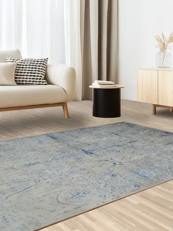 Vintage-Inspired Blue Rug with Subtle Floral Patterns 5x8