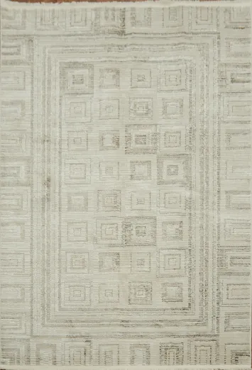 Luxurious Handmade Area Rug Featuring Intricate Geometric Motifs 5x8