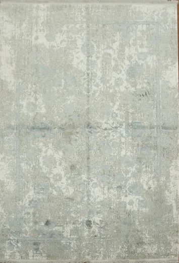 Classic Distressed Design Rug in Soft Neutral Tones 5x8