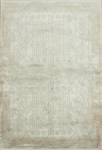 Soft Toned Rug with Subtle Geometric Patterns 5x8