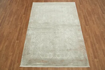Soft Toned Rug with Subtle Geometric Patterns 5x8