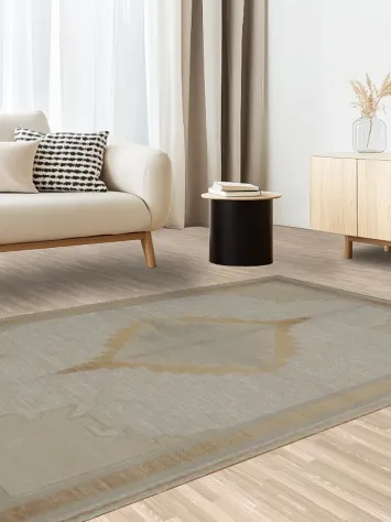 Sophisticated Neutral Toned Rug with Geometric Center Design 5x8