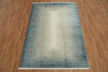 Elegant Transitional Rug with Gradient Shades of Blue 5x8