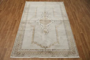 Decorative Area Rug with Elegant Symmetrical Designs and Borders 5x8