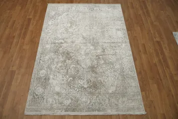 Elegant Vintage-Inspired Grey Area Rug with Subtle Distressed Design 4x6