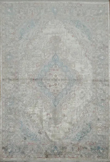 Elegant Vintage-Inspired Rug with Subtle Blue and Grey Tones 5x8