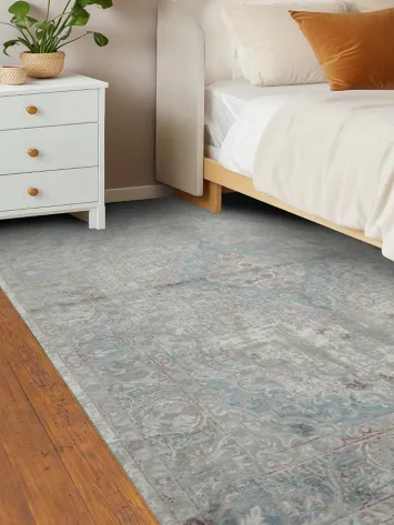 Elegant Vintage-Inspired Rug with Subtle Blue and Grey Tones 5x8