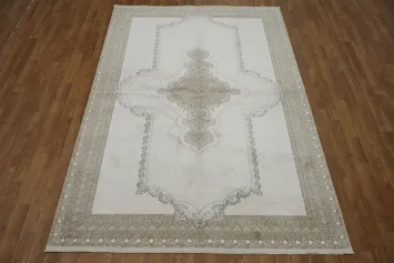 Elegant Vintage-Inspired Rug with Intricate Floral Patterns 5x8