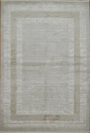 Neutral Toned Rug with Intricate Border Detailing 5x8