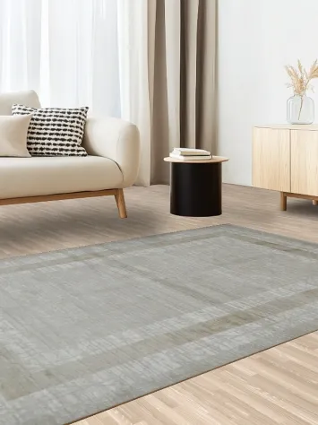 Neutral Toned Rug with Intricate Border Detailing 5x8