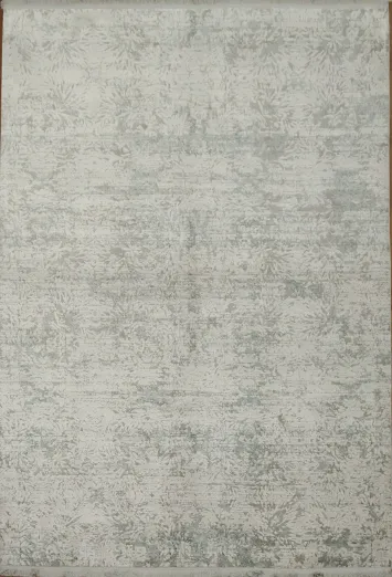 Elegant Gray Pastel Rug with Subtle Floral Patterns and Texture 5x8