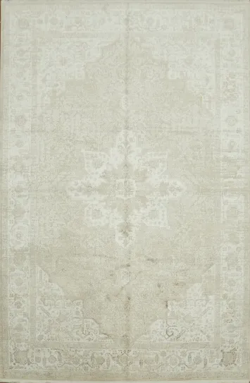 Timeless Beige Rug with Delicate Vintage Patterns for All Spaces 6x10