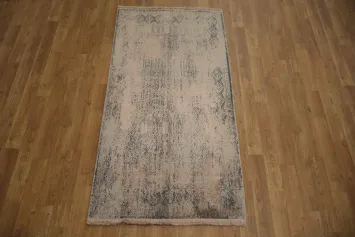 Antique Look Rug with Intricately Dainty Edge Details 3x5