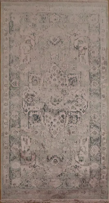 Stunning Persian-Inspired Rug with Subtle Distressed Finish 3x5