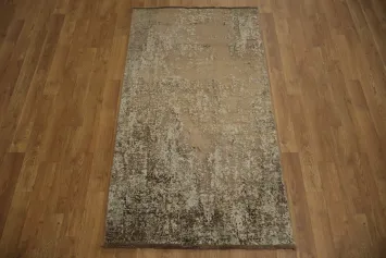 Neutral Toned Rug with Subtle Abstract Design for Cozy Spaces 3x5