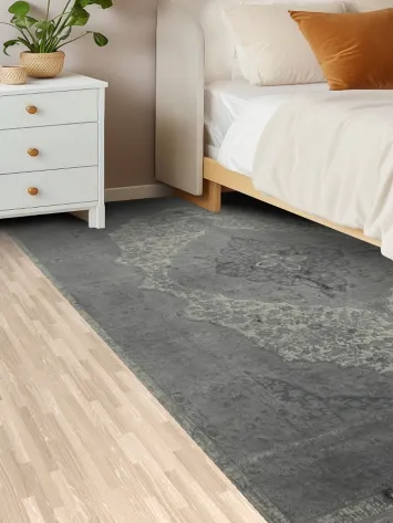 Sophisticated Vintage Rug Featuring Detailed Design 5x8