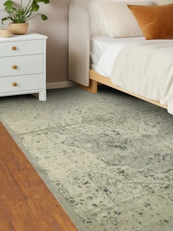 Vintage-Style Rug Featuring a Sophisticated Ornate Pattern 5x8