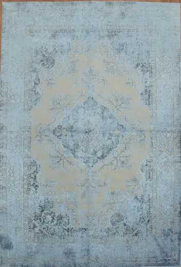 Classic Intricate Patterned Rug in Soft Blue and Beige 5x8