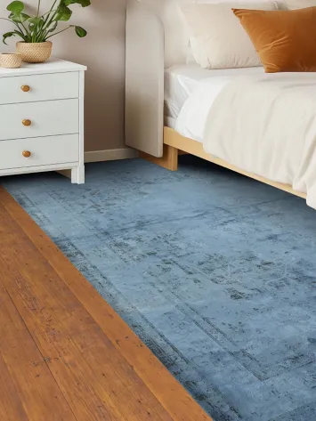 Stylish Blue Distressed Rug Complements Classic and Modern Tastes 5x8