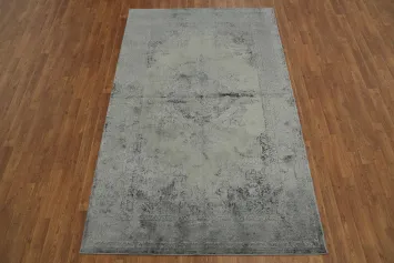 Sophisticated Area Rug in Gray with Antique Distressing 5x8