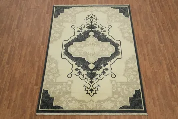 Classic Beige and Black Rug with Intricate Central Design 6x9
