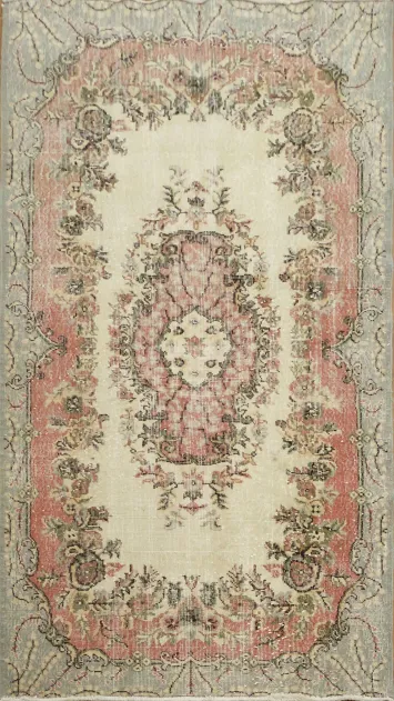 Richly Decorated Traditional Rug with Central Medallion 4x7