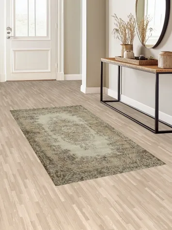 Timeless Elegance: Traditional Floral Area Rug for Living Spaces 4x7