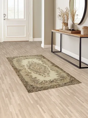 Ornate Floral Motif Rug for a Classic Living Space 4x7