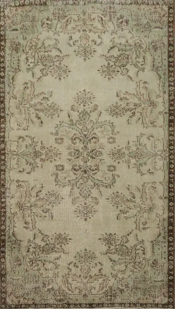 Beautifully Crafted Traditional Rug with Floral Motif Design 4x7