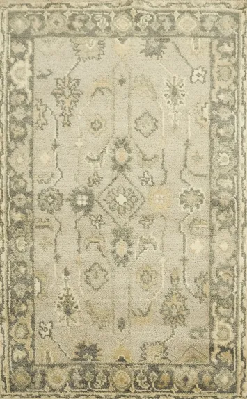 Elegant Sage Green Rug with Traditional Floral Pattern Design 3'x5'