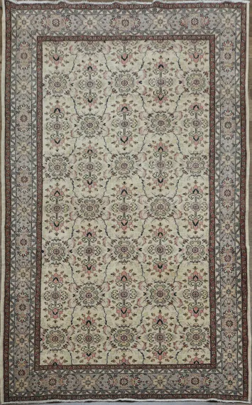 Vintage Inspired Area Rug with Intricate Floral Detailing 6x10