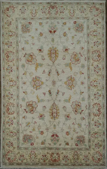 Peshawar Traditional Rug in Soft Neutral Tones for Luxe Decor 5x8