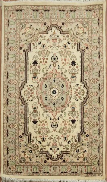 Traditional Floral Ivory Pak Persian Rug 3x5