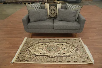 Traditional Floral Ivory Pak Persian Rug 3x5