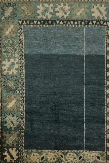Elegant Blue and Green Rug with Intricate Border Design 8x11