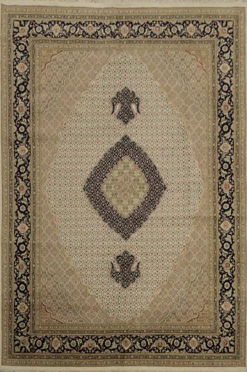 Traditional Tabriz Mahi Rug Featuring Classic Medallion 9x12