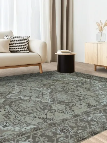 Geometric Muted Color Vintage Heriz Persian Wool Rug 8x11