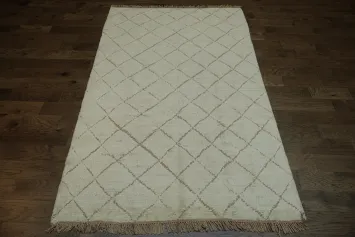 White Berber-Inspired Diamond Weave Moroccan Area Rug 6x10 ft