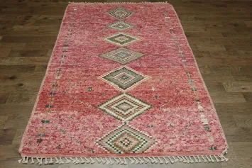 Vibrant Diamond Pattern Rug with Vintage Look and Rich Colors 6x10