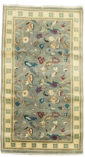 Traditional Floral Pattern Pakistani Rug on Soft Grey Background 3'x5'