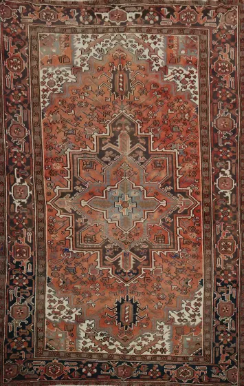 Vintage-Inspired Heriz Persian Rug with Intricate Medallion Pattern 6x9