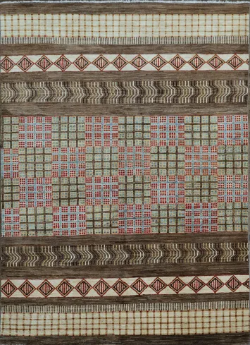 Warm and Inviting Ethnic Patterned Area Rug Design 7x9