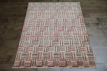 Elegant Geometric Patterned Area Rug in Soft Neutral Tones 5x6