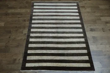 Elegant Horizontal Stripes Rug for Contemporary Interiors 6x9