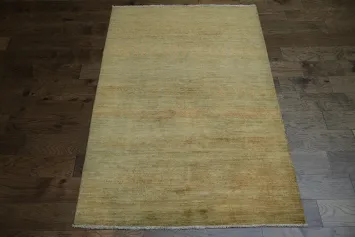 Stylish Neutral Toned Rug Ideal for Modern Interiors 5x7