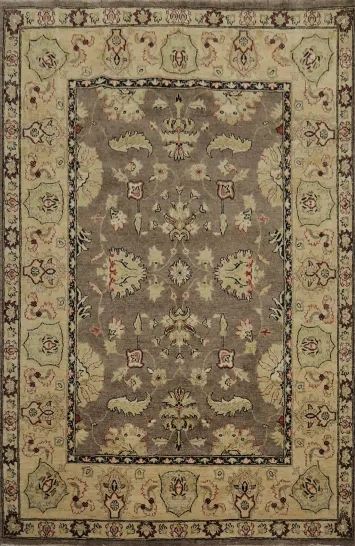 Vintage-Inspired Area Rug with Classical Elegance and Warm Hues 6x8
