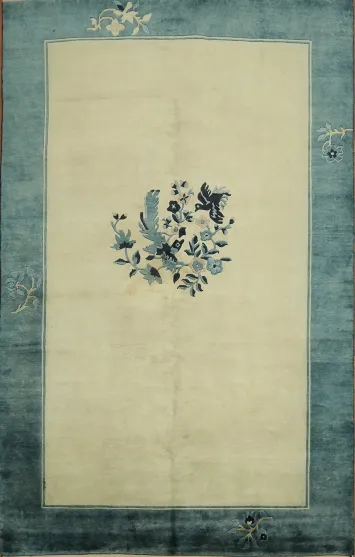 Beautifully Crafted Rug with Soft Blue Tones and Floral Design 6x9